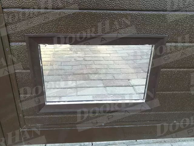 Распашные ворота с врезанным окном для пса, фото 3