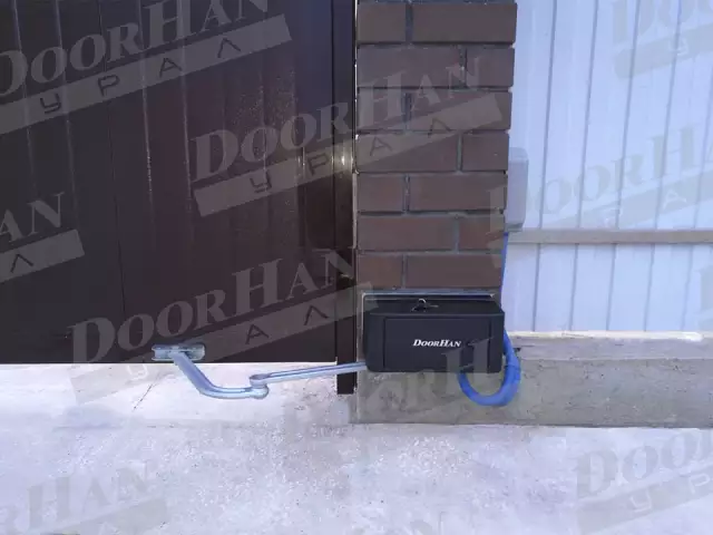 Распашные ворота DoorHan с отдельной калиткой из сэндвич-панелей доска, фото 5