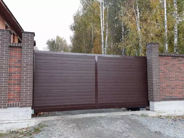 Уличные и гаражные ворота из сэндвич-панелей DoorHan в едином дизайне, фото 6