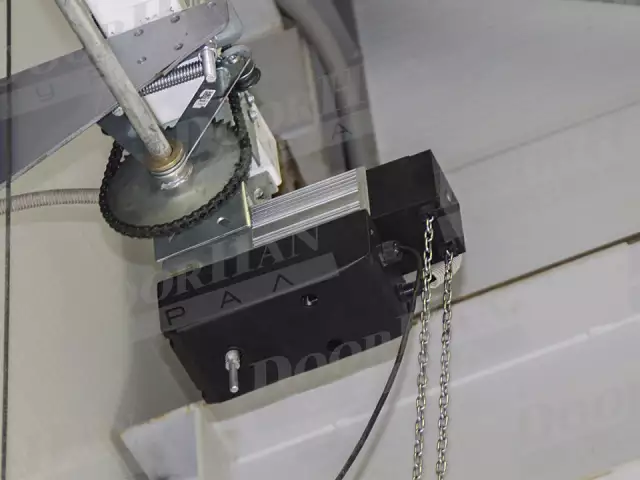 Секционные промышленные ворота для складского ангара, фото 2