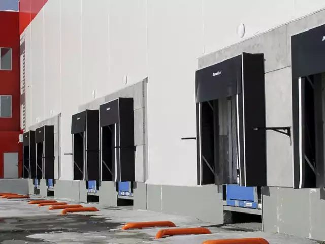 Ворота и герметизаторы логистического центра Верный, фото 1