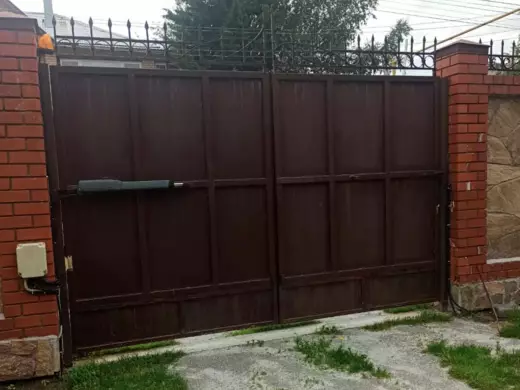 Замена привода на распашных воротах
