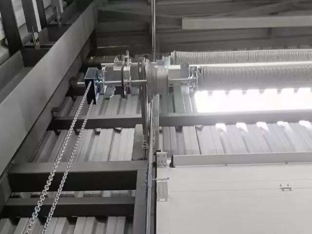 Монтаж двух промышленных ворот для склада, фото 2