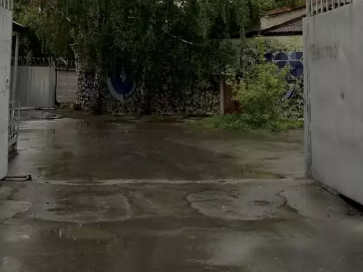 Автоматический шлагбаум на въезде на территорию завода