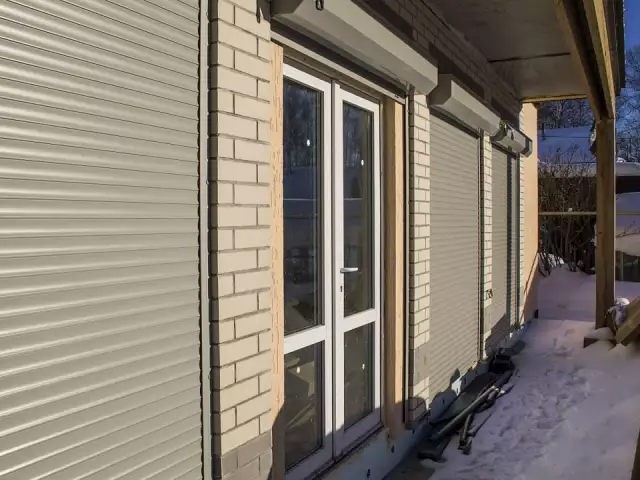 Защитные рольставни на двери, фото 2
