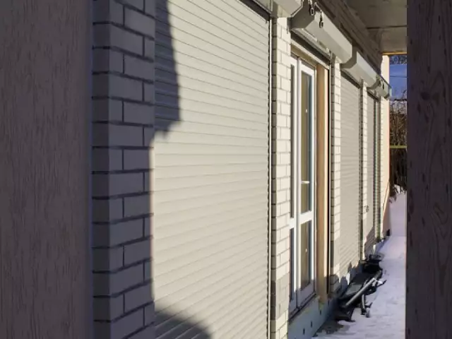 Защитные рольставни на двери, фото 3