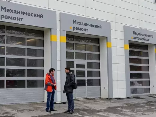 Панорамные промышленные ворота для автоцентра