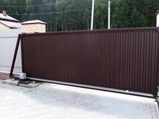 Автоматические откатные ворота DoorHan Revolution из профилированного листа, фото 3