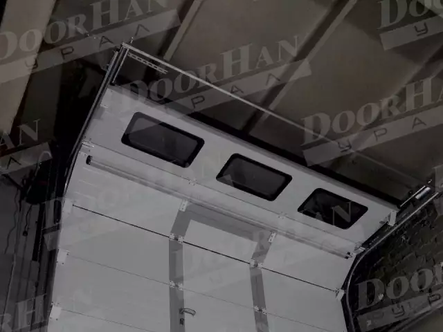 Секционные промышленные ворота для складского помещения, фото 3