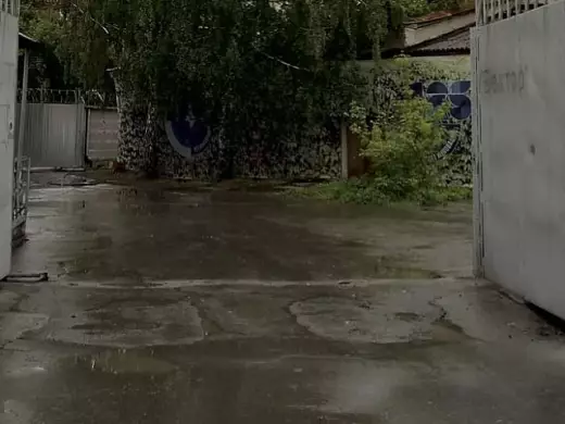 Автоматический шлагбаум на въезде на территорию завода