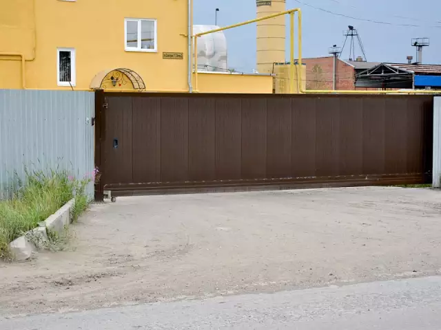 Широкие сдвижные ворота для промышленной территории, фото 1