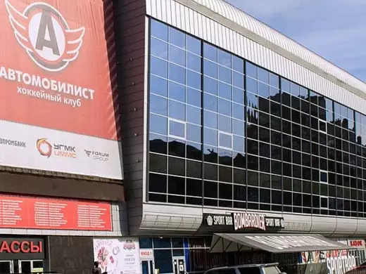 Секционные промышленные ворота для ледового дворца