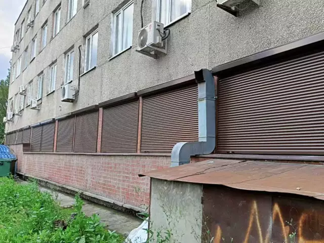Рольставни на окна первого этажа офисного здания, фото 2