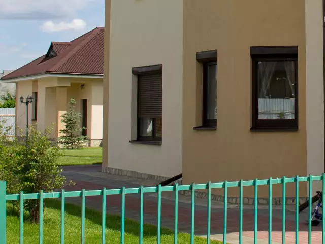 Рольставни DoorHan на окна загородного дома, фото 1