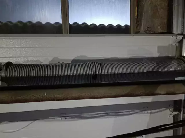 Установка секционных ворот с калиткой и автоматикой, фото 3