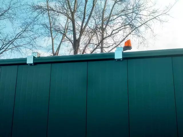 Автоматические откатные ворота DoorHan из сэндвич-панелей "доска" зеленого цвета, фото 3