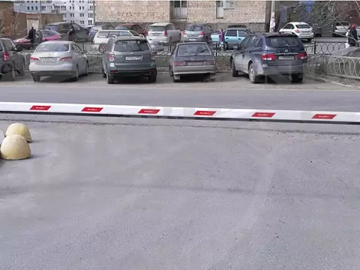 Автоматический шлагбаум на въезде на территорию ТСЖ