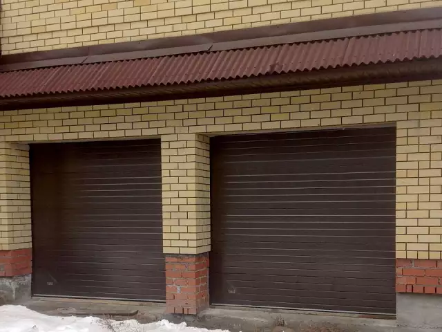 Секционные ворота для гаража с двумя въездами, фото 1