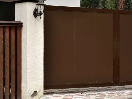 Примеры распашных ворот с калиткой