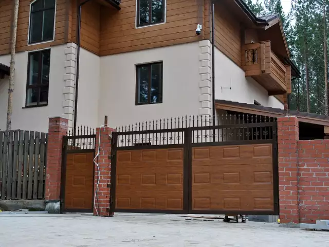 Распашные ворота из сэндвич-панелей DoorHan премиального дизайна, фото 1