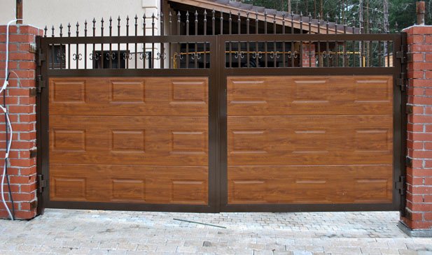 Распашные ворота из сэндвич-панелей DoorHan премиального дизайна