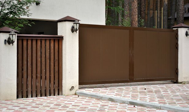 Автоматические распашные ворота DoorHan для загородного дома